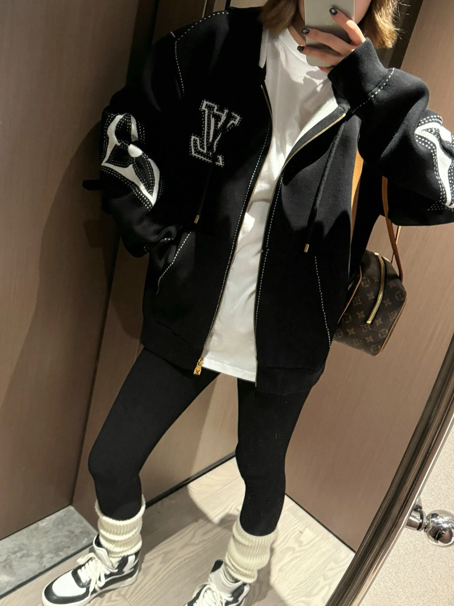 Louis Vuitton/ Logo